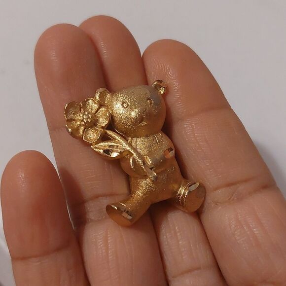 Vintage Adorable Teddy Bear Holding A Stem of Flower Gold Tone Brooch Pin - Picture 3 of 6